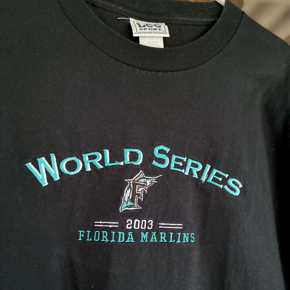 ❌SOLD❌ ⚾️ Florida Marlins 2003 World Series Champions embroidered shirt!